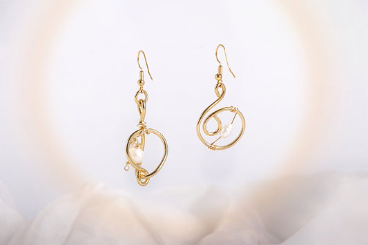 Teardrop in pearl earrings