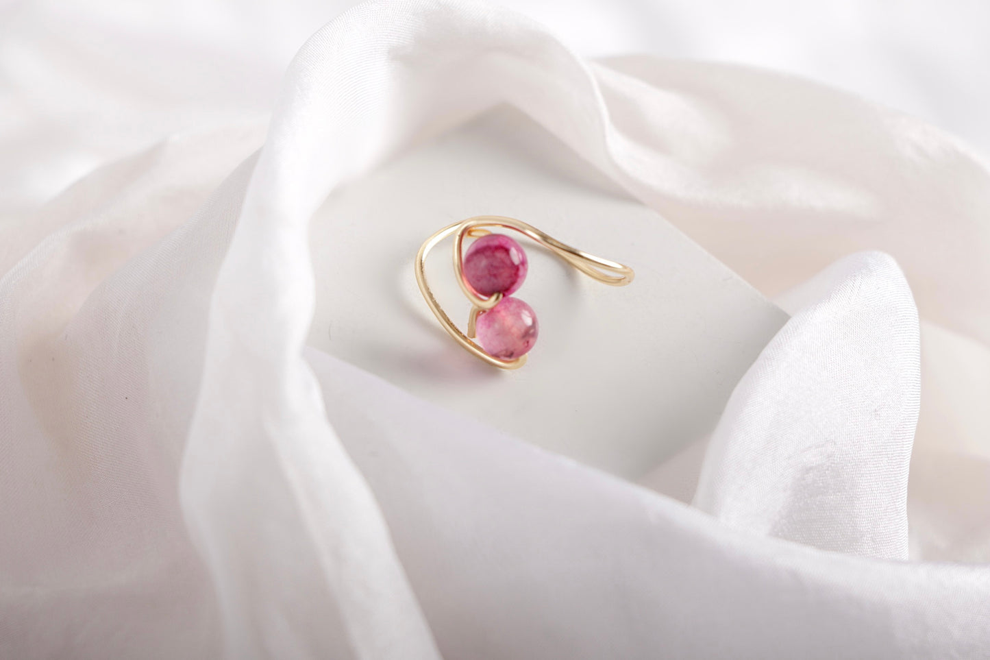 Aura Balance in pink hues ring