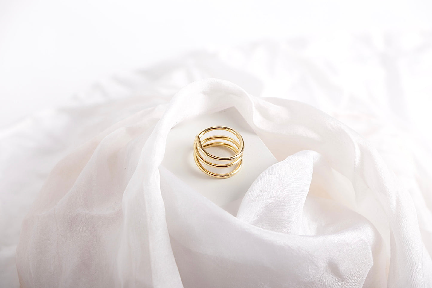 Eternal loops ring