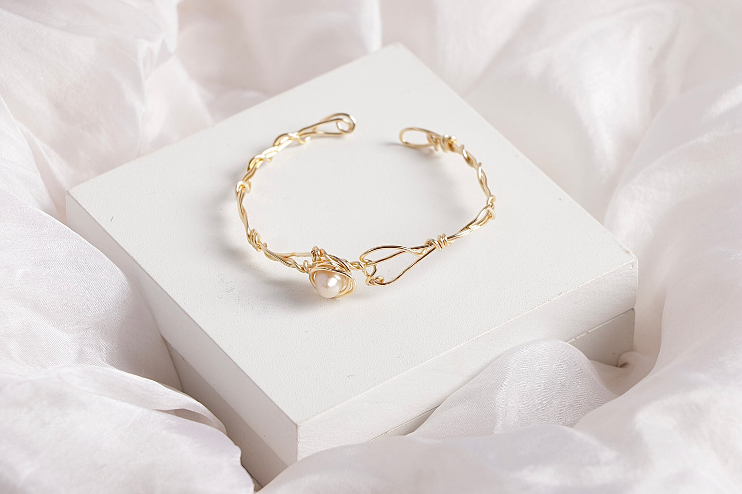 Pearl halo Bangle