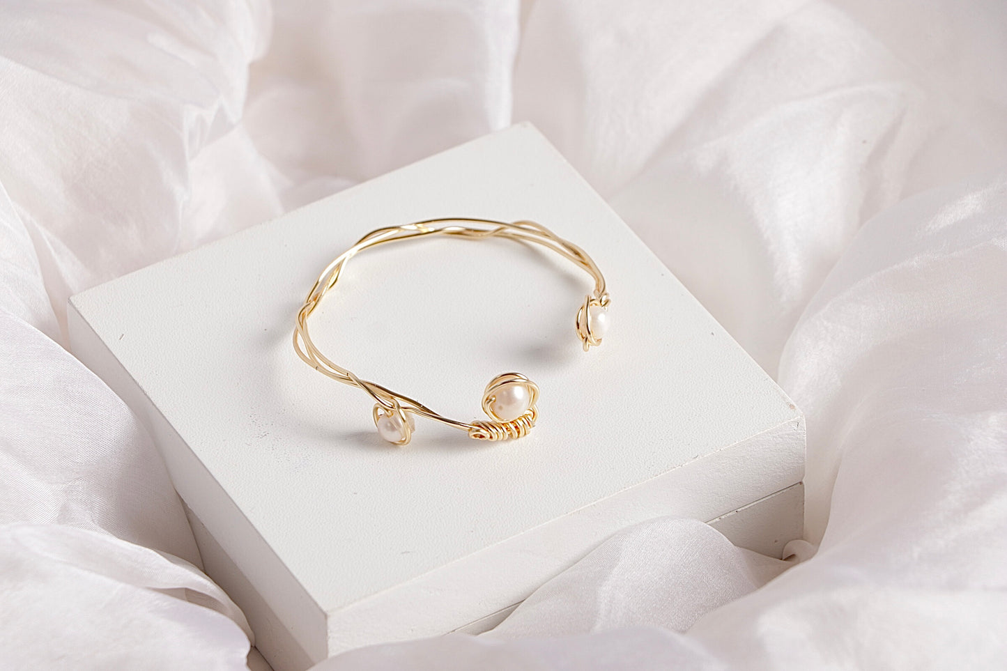 White aura pearl bangle