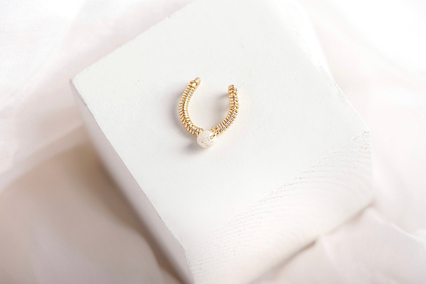 Pearl Sweetness ear cuff